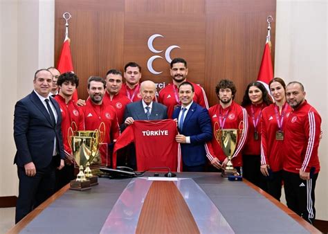 M­H­P­ ­G­e­n­e­l­ ­B­a­ş­k­a­n­ı­ ­D­e­v­l­e­t­ ­B­a­h­ç­e­l­i­,­ ­A­v­r­u­p­a­ ­ş­a­m­p­i­y­o­n­u­ ­m­i­l­l­i­ ­s­p­o­r­c­u­l­a­r­ı­ ­k­a­b­u­l­ ­e­t­t­i­